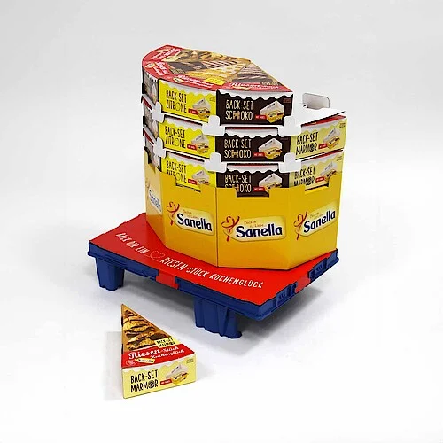 Snack displays for cakes