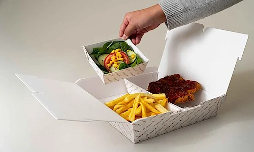 Menübox aus umweltfreundlicher Wellpappe für Schnitzel, Pommes und Salat