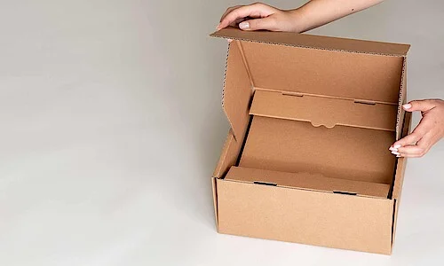 E-commerce box with product fixing
