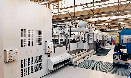 Packmitteltechnolog:in arbeiten mit großen Maschinen