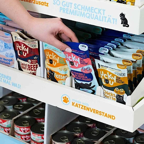Snacks aus dem Display für Tierfutter