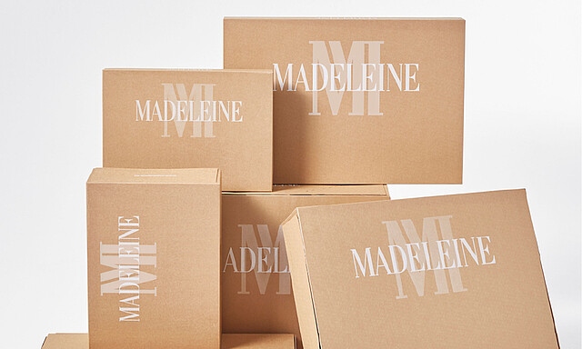 Emballage neutre en carbone de vêtements: nouvel emballage d'expédition  MADELEINE