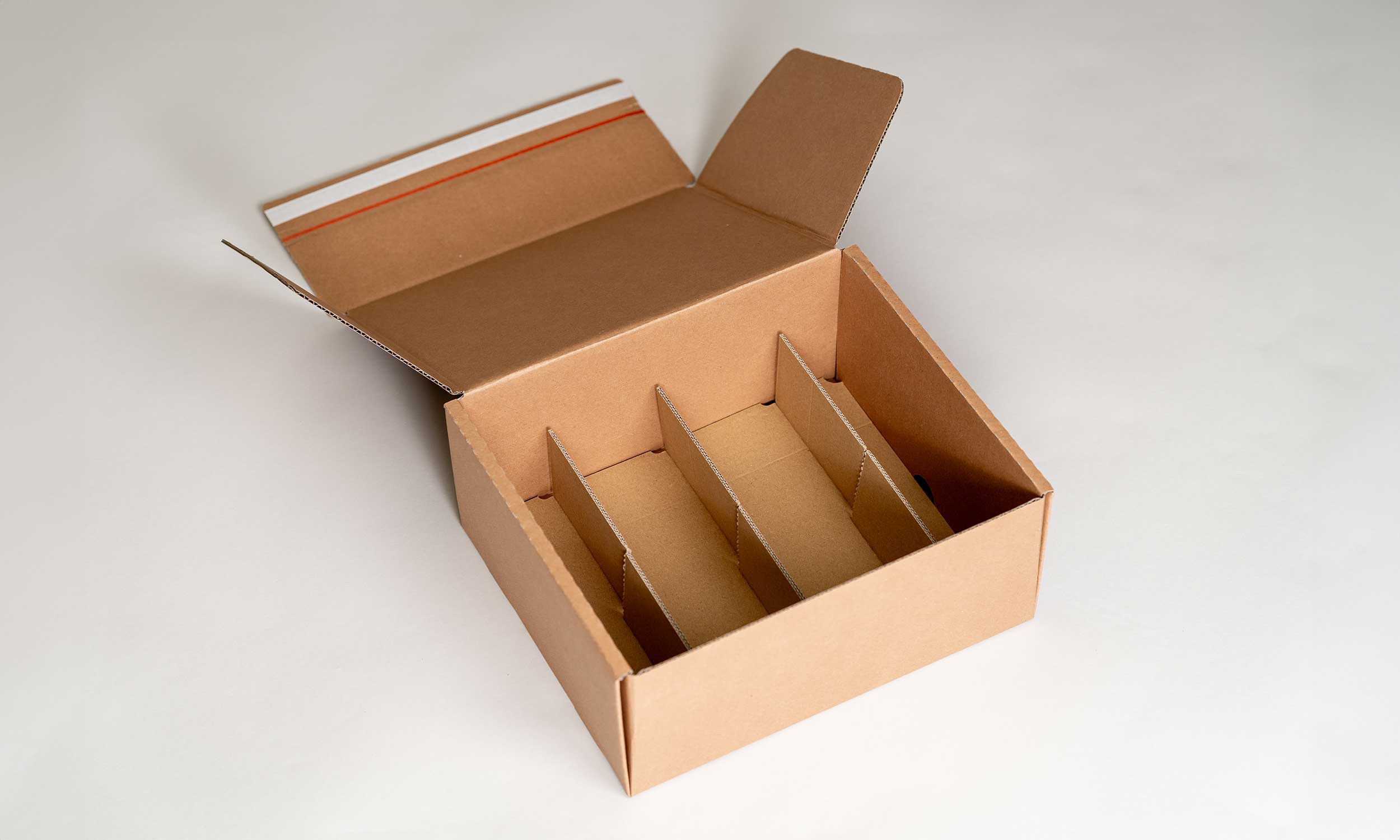 E-commerce box with partitions