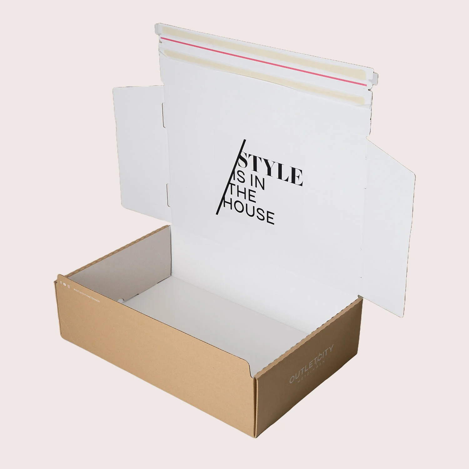 Aufgeklappte Verpackung von Outletcity